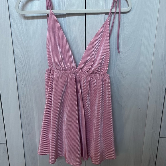 Pink dress adjustable with built in shorts - Picture 2 of 4